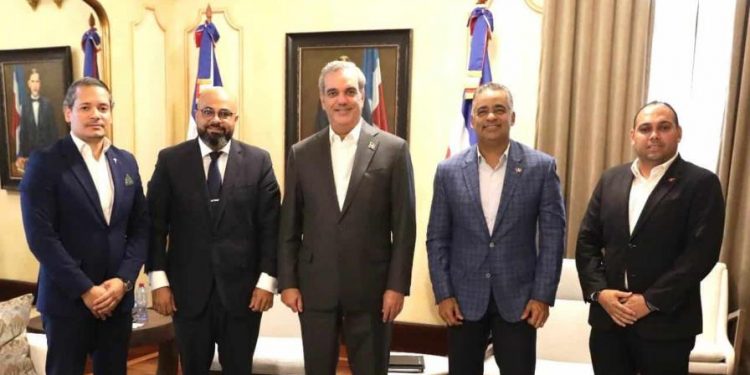 Proponen a Abinader optimizar los incentivos fiscales para la importación de vehículos eléctricos