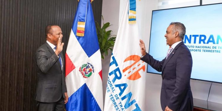 Ministro Santos Echavarría juramenta a Milton Morrison como nuevo director del Intrant