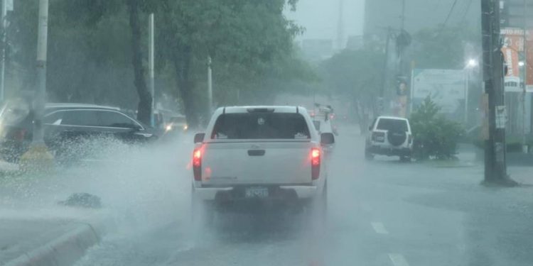 Aguaceros intensos continuarán la tarde del viernes sobre el Gran Santo Domingo y otras provincias