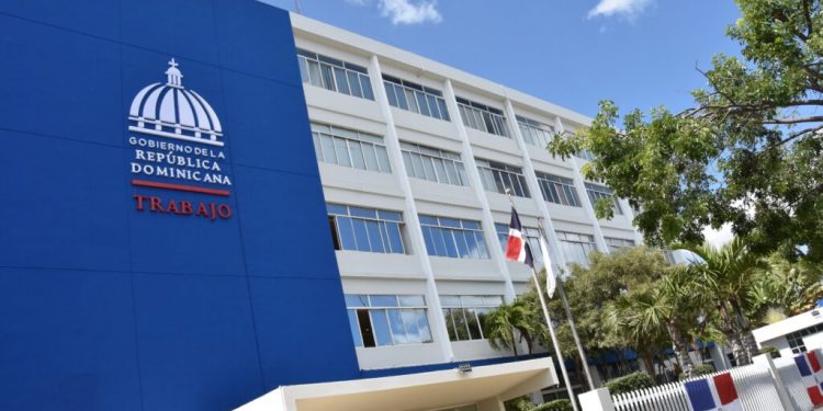 Anuncia jornadas de empleo para el DN, Santiago y San Cristóbal