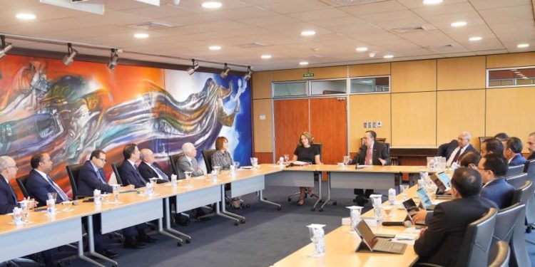 Valdez Albizu: crecimiento del sistema financiero debe combinar inclusión y reducción de la pobreza