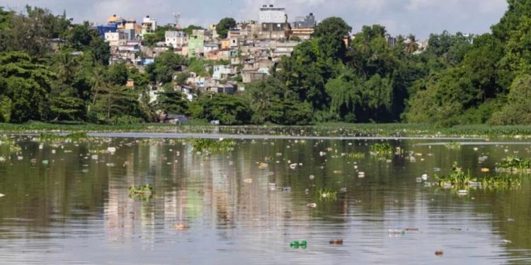 Biobardas y centros de acopio, entre acciones para sanear los ríos Ozama e Isabela