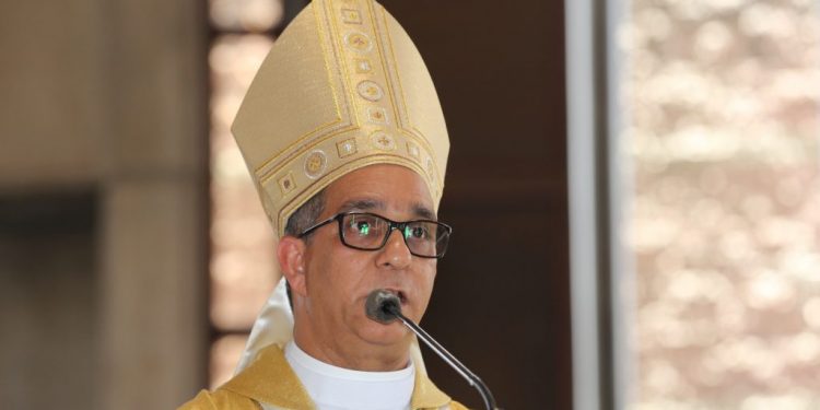 Arzobispo de Santiago respalda blindaje a la Constitución propuesto por Abinader