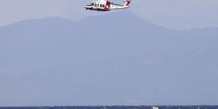 La difícil búsqueda de los desaparecidos del lujoso yate Bayesian en Italia