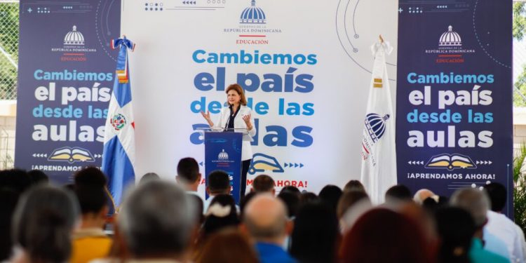 Raquel Peña insta a maestros a evaluar su desempeño a través del progreso de sus estudiantes