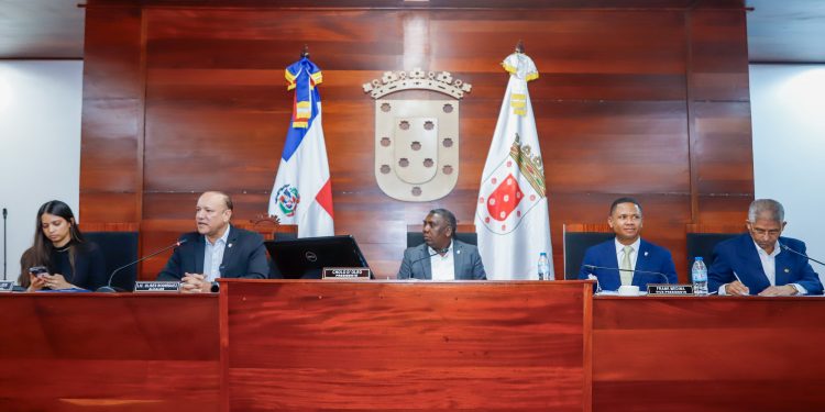 Ulises exhorta regidores a realizar una gestión memorable en beneficiio de Santiago