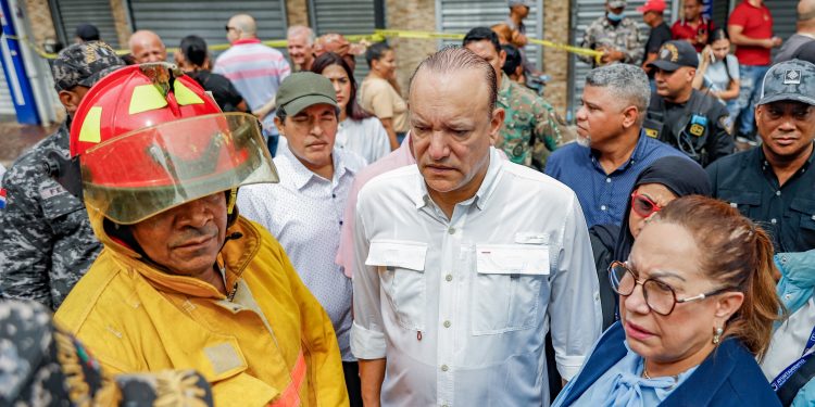 Alcalde Rodríguez lamenta daños por incendio en Mercado Modelo