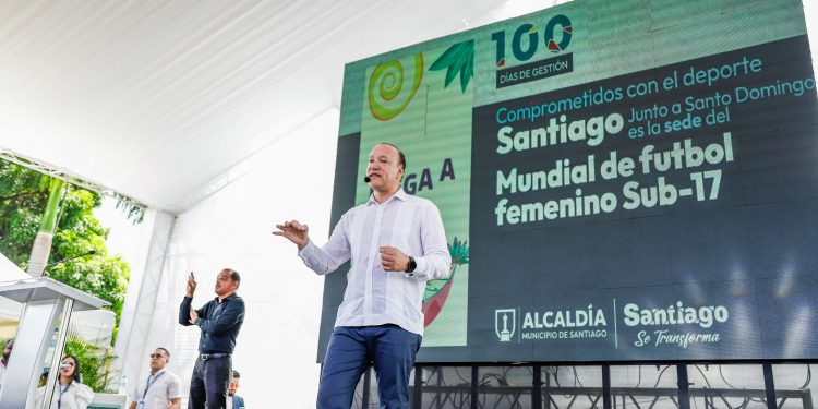 Ulises Rodríguez rinde informe expone cambios de una gestión que transforma a Santiago.