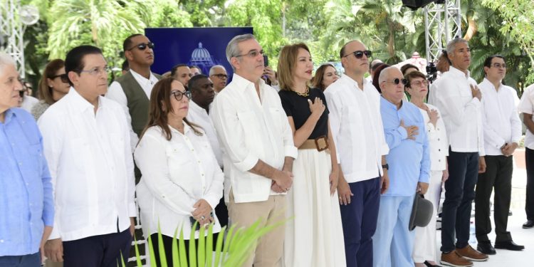Presidente Abinader llama jóvenes dominicanos a no ponerse límites en sus aspiraciones