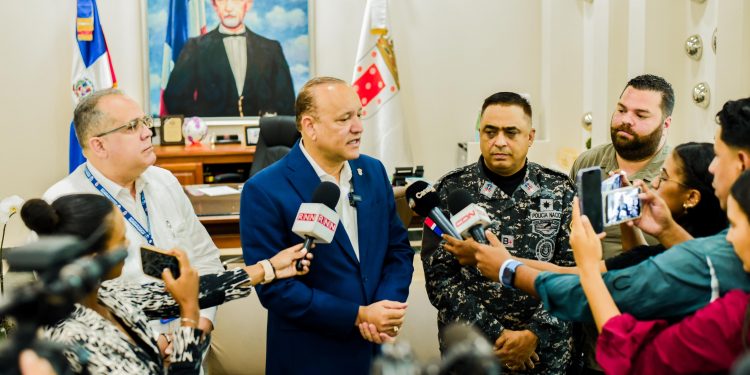 Alcalde Ulises Rodríguez y el general Jiménez Reynoso destacan avances en seguridad ciudadana en Santiago