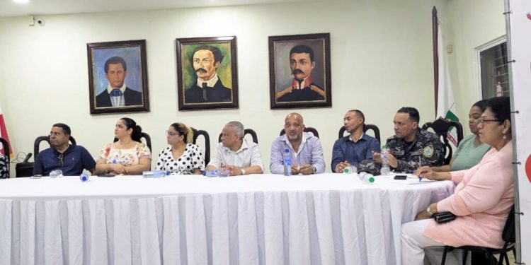 Comunidad Segura realiza diálogo con comunitarios en Licey al Medio