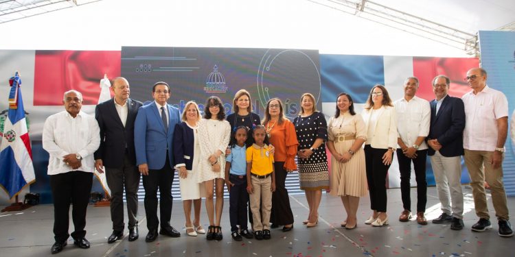 Raquel Peña da inicio al año escolar en Santiago: “Comienza una nueva etapa de aprendizaje”