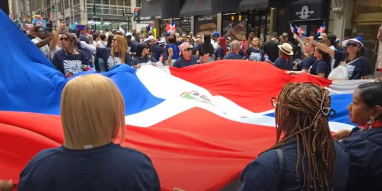 La Sexta Avenida en Nueva York se viste de la dominicanidad con desfile criollo