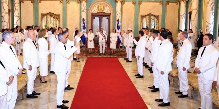 Arranca el nuevo Gobierno del presidente Luis Abinader con 14 ministros ratificados y 9 cambios