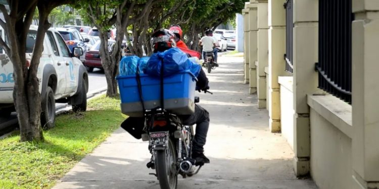 Violaciones del tránsito por deliveries y motoconchos preocupa santiagueros