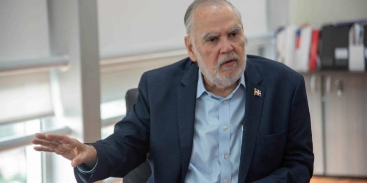 Designan a Miguel Ceara Hatton como superintendente de Salud y Riesgos Laborales