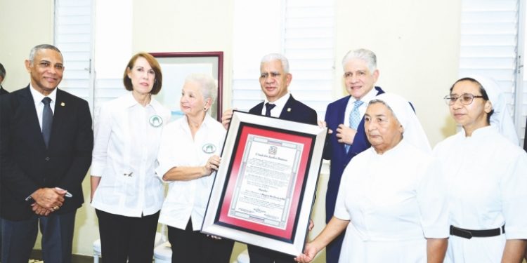 Senado reconoce al Hospicio San Vicente de Paúl