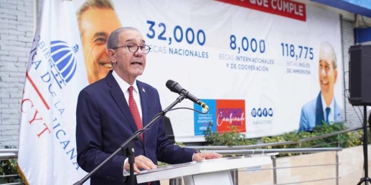 El Mescyt "no perdona" a becarios que se quedan en el extranjero tras finalizar sus estudios