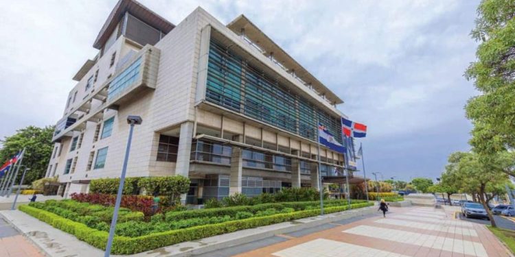 Juristas analizan los posibles efectos de cambiar al procurador