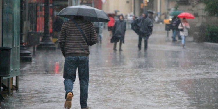 Aguaceros aislados y mucho calor, es el pronóstico para este lunes