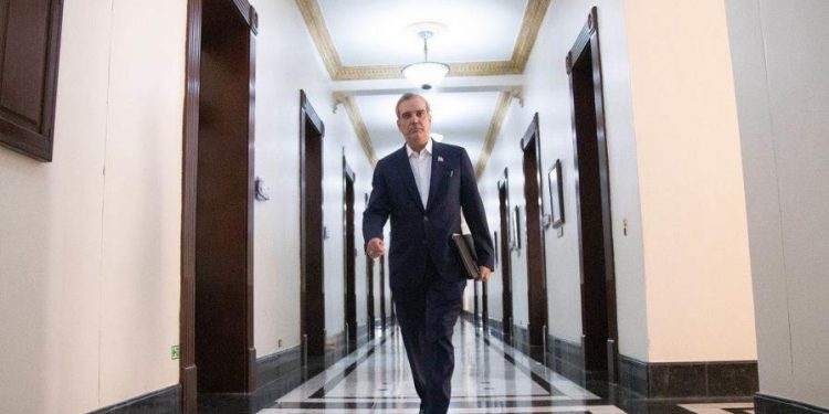 Abinader se prepara para un nuevo período "consciente de los desafíos"