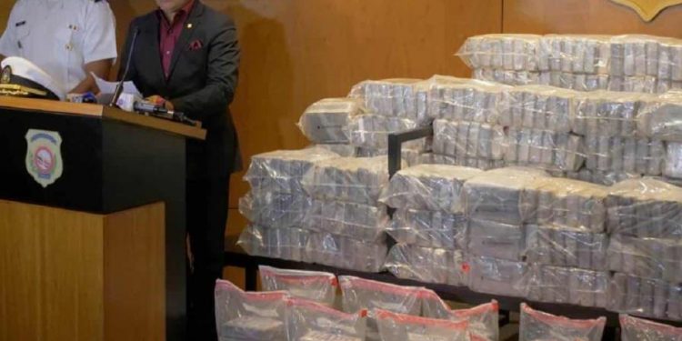Decomisan 484 paquetes de droga y capturan a dos dominicanos durante operativo en La Altagracia