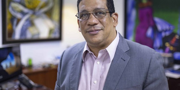 Carlos Pimentel: “Ya las adjudicaciones no van al mismo grupito de siempre”