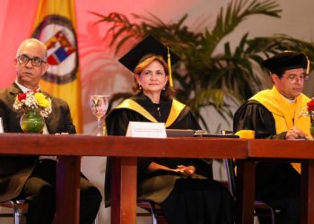 Vicepresidenta Raquel Peña anuncia que vuelve a las aulas