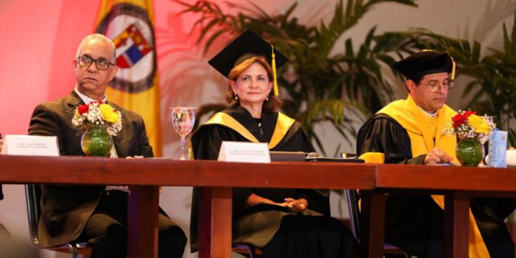 Vicepresidenta Raquel Peña anuncia que vuelve a las aulas