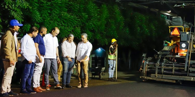 Alcaldía de Santiago y la Liga Municipal Dominicana inician asfaltado de la carretera Gregorio Luperón