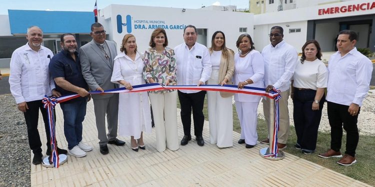 Gobierno entrega centro en LV y da palazo para ampliar hospital