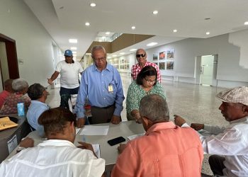 Agrónomos acuden a las urnas a votar