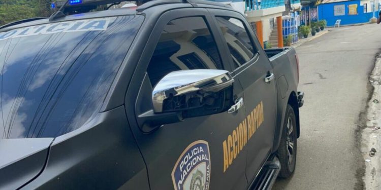 Apresan a supuestos asaltantes de mensajero y les ocupan 1 millón de pesos en Santiago