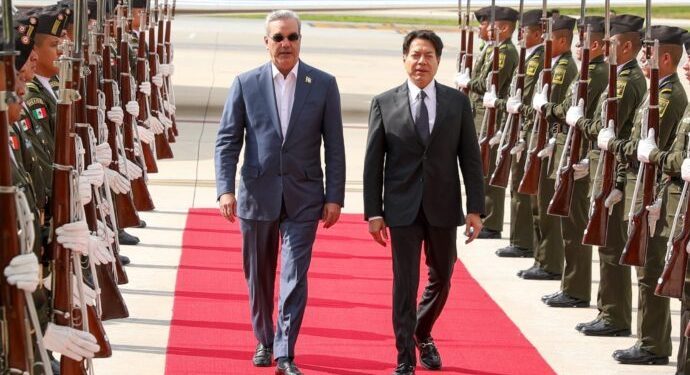 Presidente Luis Abinader llega a Ciudad de México