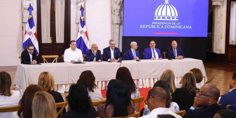 Abinader da seguimiento a curso del proyecto de reforma constitucional