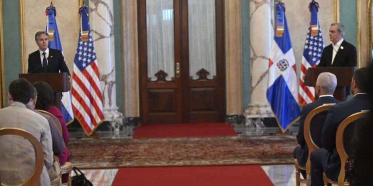 Economía, las crisis en Haití y Venezuela, los temas discutidos por Blinken y Abinader
