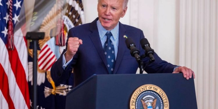 Biden dice que hablará pronto con Netanyahu y que "debe" evitarse una guerra total