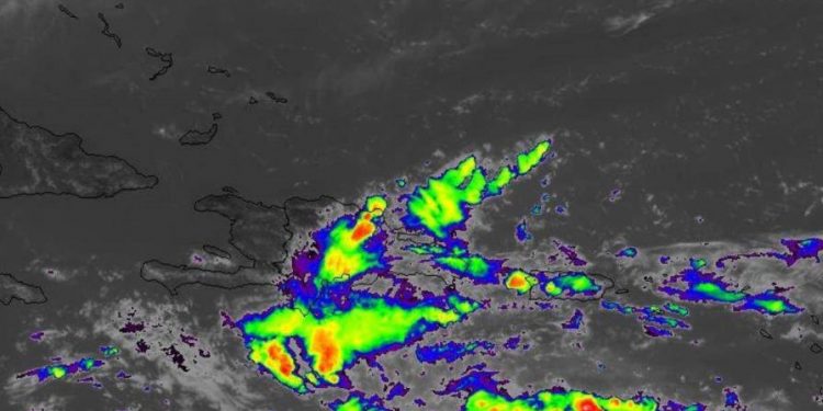 Aumentan a seis las provincias bajo alerta por efectos de activa onda tropical