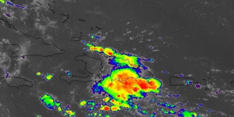 Aguaceros se intensificarán después del mediodía de este martes por onda tropical, según Indomet