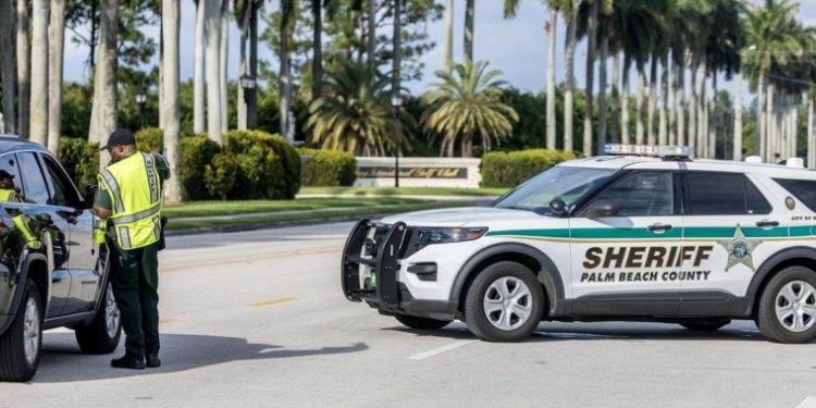 Trump se encuentra "a salvo" tras registrarse tiroteo cerca de su club de golf en Florida