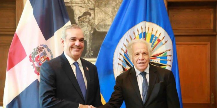 Abinader critica el régimen de Maduro y pide no olvidar a Haití durante conferencia en Washington