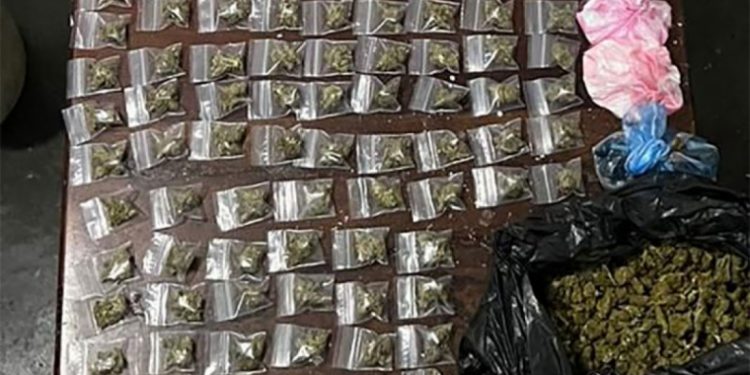 PN atrapa 4 hombres y les ocupa drogas en Villa González y dos por robo La Yagüita del Pastor