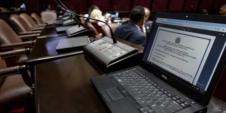 El PRM afianza su poderío en el Congreso controlando las comisiones clave