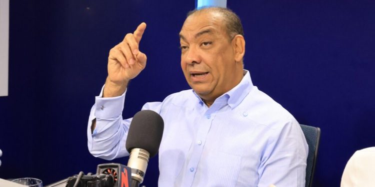 Deligne Ascención viaja a Panamá para conocer nueva tecnología de asfalto