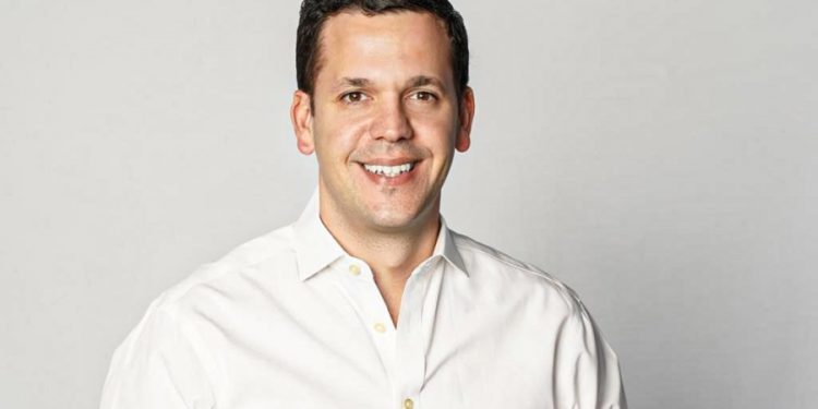 Detienen a Hugo Beras tras allanamiento en su residencia