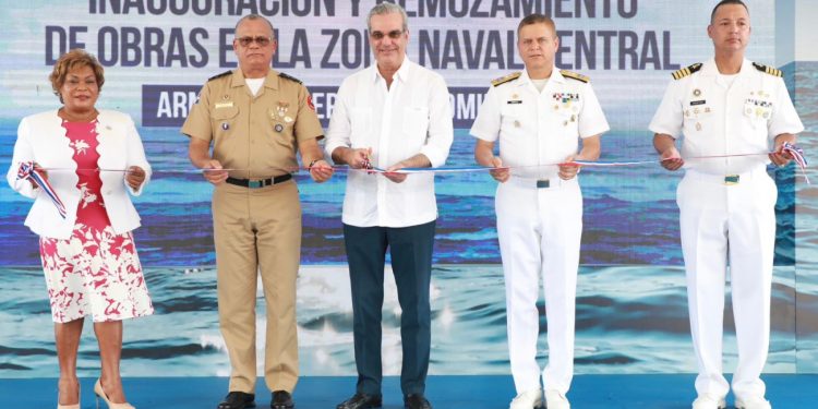 Presidente Abinader inaugura obras en la zona naval central