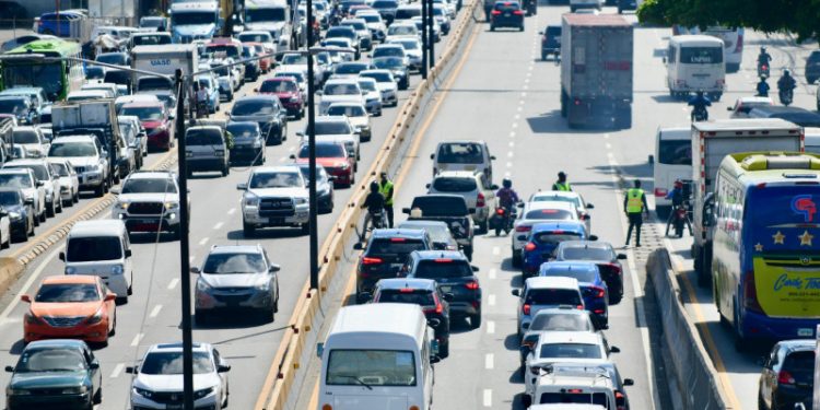 Agentes de la Digesett retienen motoristas se desplazaban por túnel en operativo en la Kennedy con Gómez