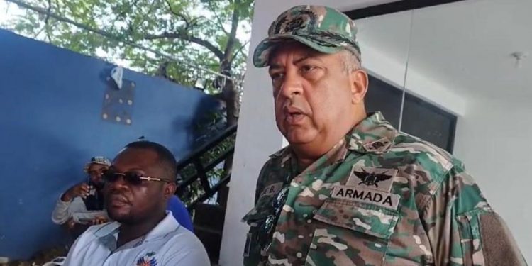 Director de Migración supervisa centro detención de indocumentados en Santiago