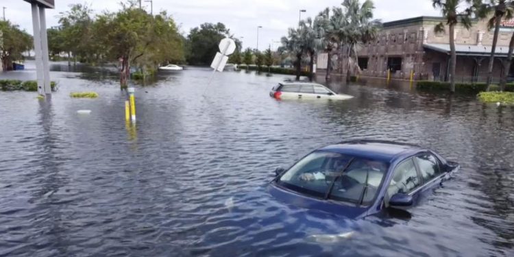 Registran 16 muertos por tornados y huracán Milton en Florida