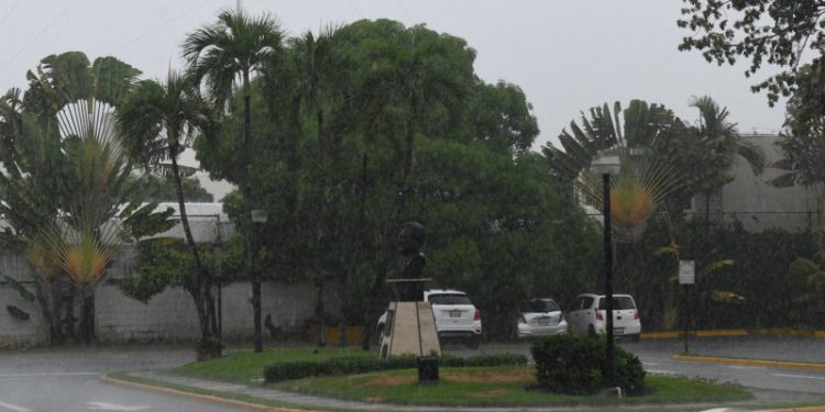 COE coloca siete provincias en alerta por vaguada